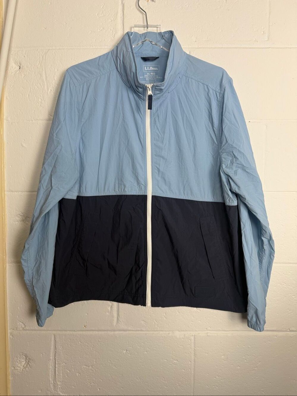 L.L.Bean Women’s Light and Airy Windbreaker Hooded Jacket Colorblock Blue Navy X